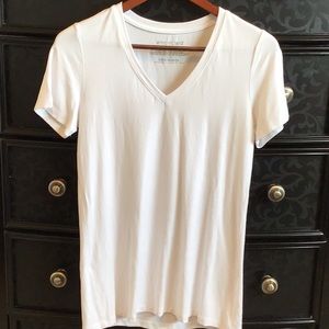 Encircled White Nomadic V-neck T - M